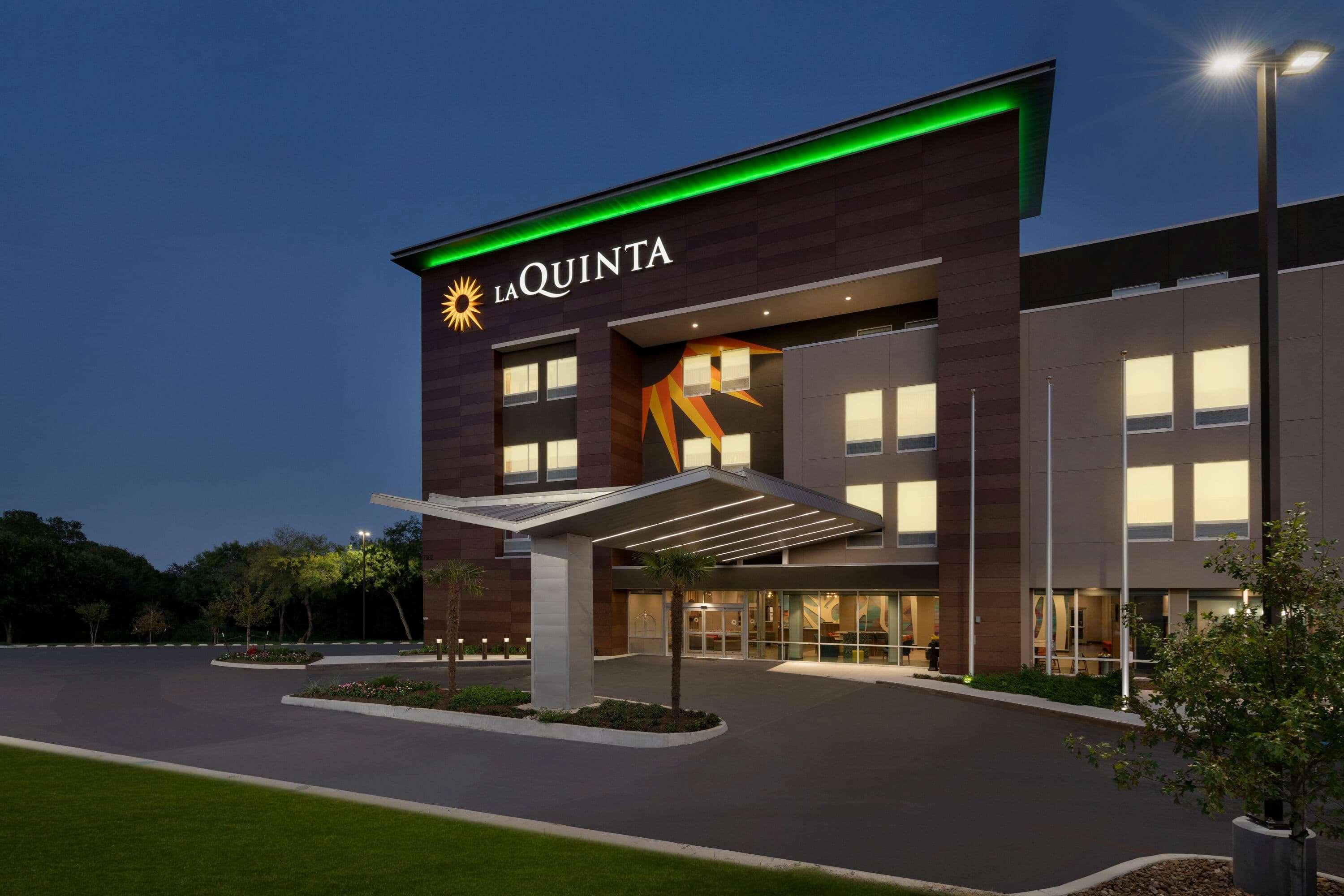 La Quinta Inn & Suites By Wyndham San Antonio Seaworld Lafb Exterior foto